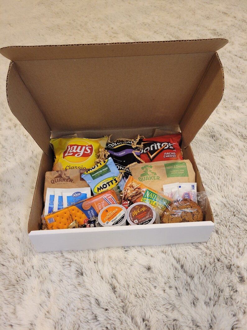 Short Term Rental Housewarming Gift Basket for Guest, Hosting Gifts