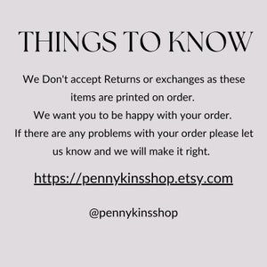 Puede incluir: Texto sobre un fondo gris claro que dice "THINGS TO KNOW". El texto de abajo indica que no se aceptan devoluciones ni cambios porque los art&iacute;culos se imprimen bajo pedido. Tambi&eacute;n se incluye la direcci&oacute;n del sitio web y el nombre de Instagram.