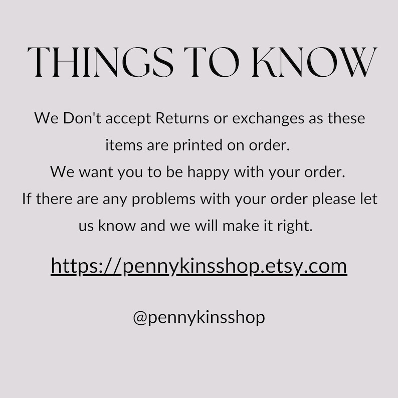 Puede incluir: Texto sobre un fondo gris claro que dice "THINGS TO KNOW". El texto de abajo indica que no se aceptan devoluciones ni cambios porque los art&iacute;culos se imprimen bajo pedido. Tambi&eacute;n se incluye la direcci&oacute;n del sitio web y el nombre de Instagram.