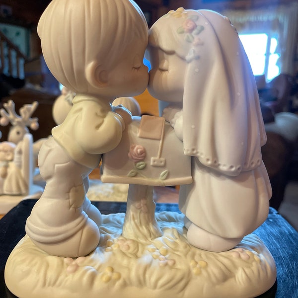 Vintage *Retired* Precious Moments “Sealed With A Kiss” Figurine 1992