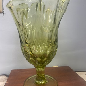 Vintage Fenton Green Glass Handkerchief Thumbprint Vase 9” Tall
