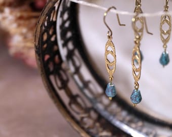 Art Deco | Narrow Gold Charm with Glass Earrings