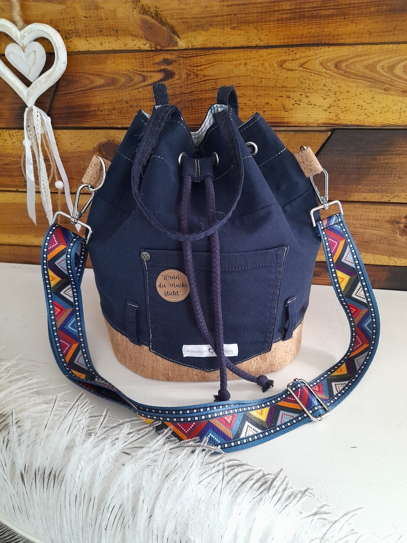 Umhängetasche mit Ösen und Kordel, Beuteltasche, Bucket Bag, Tragetasche, Cross Body, dunkelblau Bild 1