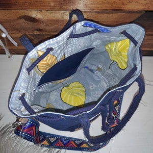 Umhängetasche mit Ösen und Kordel, Beuteltasche, Bucket Bag, Tragetasche, Cross Body, dunkelblau Bild 7