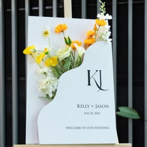Curve Shaped Flower Box Wedding Sign, PVC Foam Welcome Sign, Elegant Wedding Display, Wedding Decor, Blooming Flowers Sign for Events