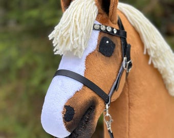Build Your Dream Hobbyhorse. Choose Main Color, Blaze Shape, Mane and Ears Color, Nosestrils Style and Size. Wishes + Questions are welcome.