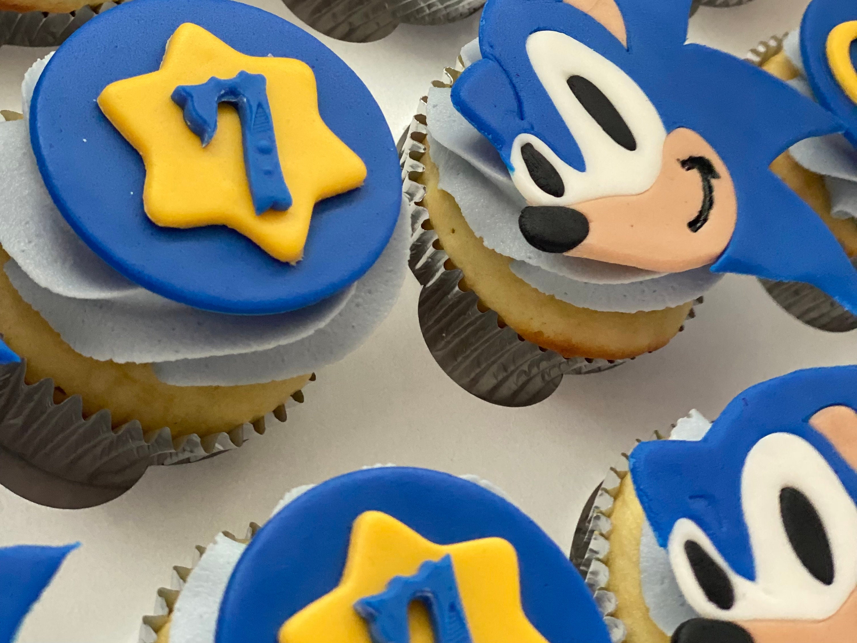 Deco Anniversaire Sonic the Hedgehog Anniversaire Décorations Sonic Ballons  Anniversaire Hedgehog Bannière Anniversaire Sonic Hedgehog D'anniversaire  Déco Sonic Décoration Tourbillon : : Cuisine et Maison