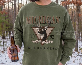 Michigan Sweatshirt Midwest Vintage Deer Sweater Hunting Season Gift Preppy Sweatshirt Country Western Boutique Outdoorsy Woodland Creature