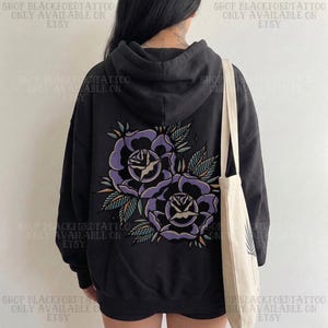 Sudadera con capucha de tatuaje tradicional floral, ropa urbana grunge alternativa, ropa gótica, regalo, ropa de artista del tatuaje de rosa emo, camiseta gótica, top de tendencia