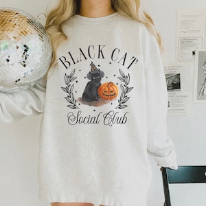Sweat-shirt d'Halloween nuit étoilée, chat noir, jour national du chat noir, pull chat furtif, chat noir, t-shirt en peluche de l'université de Salem, sorciere