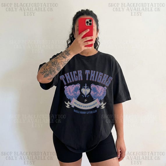 Muscle Mommy Shirt Pump Cover Tshirt Thick Thighs T-shirt Weightlifting Workout Tee Gym Pumpcover Shirt Gift for Powerlifter Trendy Fitness