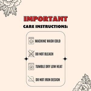 Puede incluir: Un gr&aacute;fico blanco con texto negro e iconos que describen las instrucciones de cuidado de una prenda. El texto dice "IMPORTANT CARE INSTRUCTIONS:" seguido de cuatro instrucciones: "MACHINE WASH COLD", "DO NOT BLEACH", "TUMBLE DRY LOW HEAT", y "DO NOT IRON DESIGN".