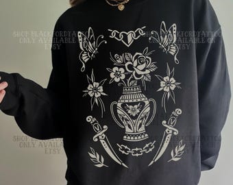 Sudadera con estampado floral tradicional estilo femenino, estilo alternativo grunge, ropa urbana gótica, ideal para regalar a personas mayores, estilo emo, tatuadores, camisetas y tops góticos de moda.