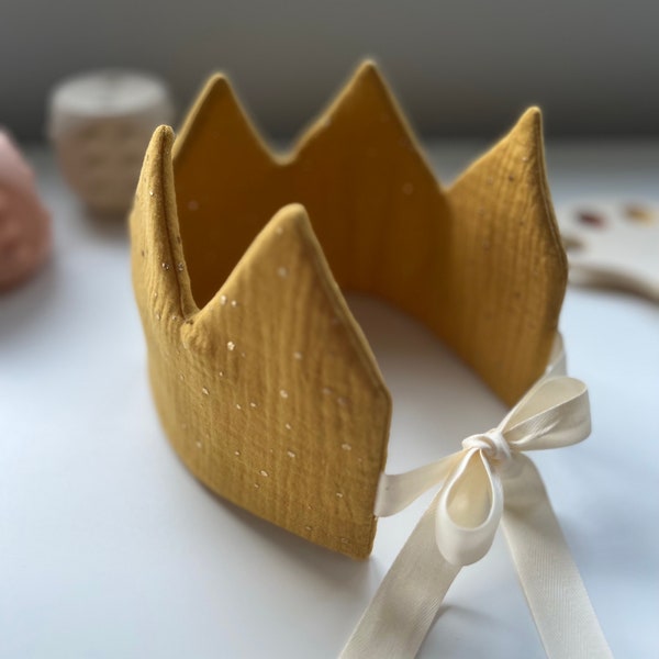 Geburtstagskrone senfgelb Goldtupfen Musselinkrone Geburtstag Musselin Stoffkrone Krone Kindergeburtstag Kind Prinzessin Prinz Geschenk