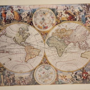 Embarquez pour un voyage hors du temps avec cette décoration murale encadrée de carte du vieux monde vintage