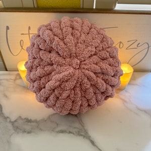 Round Chunky Knit Throw Pillow, Cozy Home Decor, Soft Cushion, Accent Pillow, Handmade Gift, Gift for Mom, Wedding Gift, Anniversary Gift