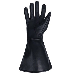 Op de afbeelding: Zwarte leren handschoenen met een lange manchet. De handschoenen hebben een gladde afwerking en een eenvoudig ontwerp.