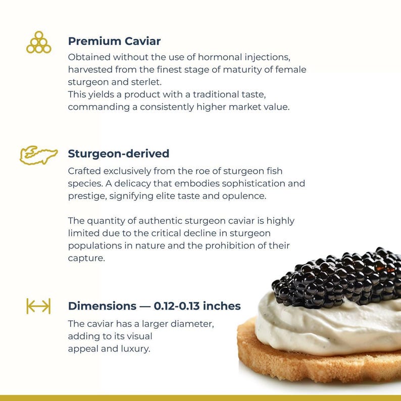 Puede incluir: Primer plano de una peque&ntilde;a galleta redonda blanca cubierta con una cucharada de crema blanca y caviar negro. El caviar tiene un di&aacute;metro de 0,12-0,13 pulgadas. El texto "Dimensions - 0,12-0,13 inches" est&aacute; debajo de la imagen.