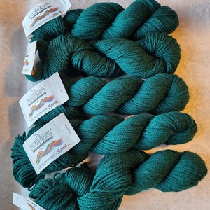 Cascade 220 Superwash Sport Merino Wool yarn.  One lot of 5 skeins. Hunter Green 1950.