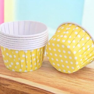 100 Yellow White Polka Dots Baking Cups, Muffin  Cupcake Cups, Disposable