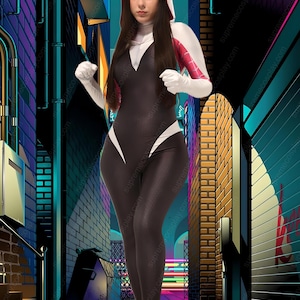 Puede incluir: Una mujer vestida con un traje de spandex negro y blanco con una chaqueta con capucha blanca y detalles rojos y azules. Est&aacute; de pie en un callej&oacute;n oscuro con paredes de ladrillo y luces de ne&oacute;n.