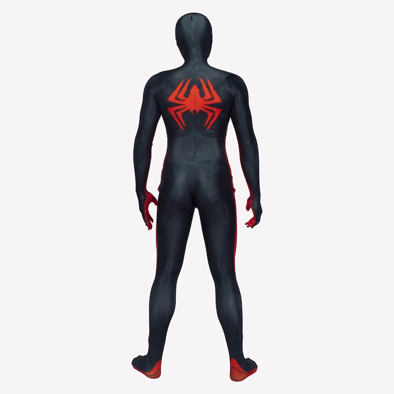 Puede incluir: Un traje de spandex negro y rojo con un dise&ntilde;o de ara&ntilde;a roja en la espalda.