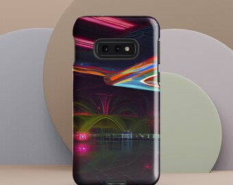 Peut inclure: Une coque de téléphone noire avec un motif abstrait coloré. Le motif présente un motif abstrait coloré et lumineux sur un fond sombre. La coque de téléphone a une découpe pour l'objectif de l'appareil photo.