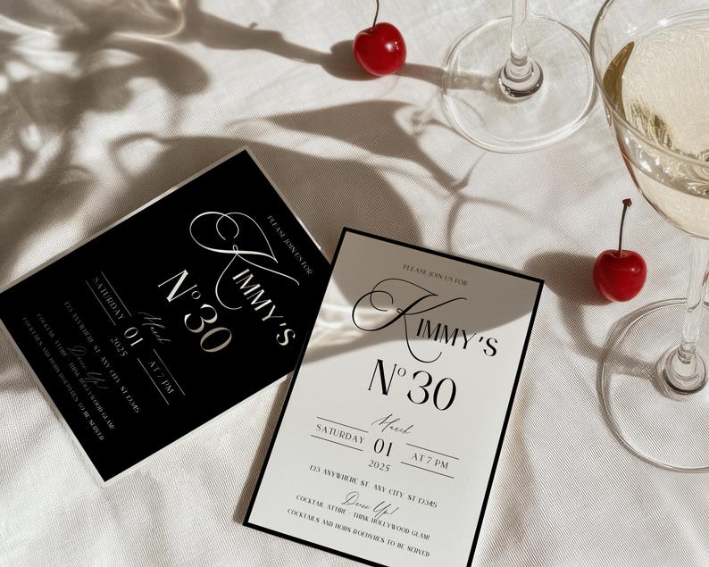 Puede incluir: Dos invitaciones en blanco y negro con el texto "Kimmy's N&deg;30" y detalles para una fiesta el 1 de abril de 2025 a las 7 PM. Las invitaciones est&aacute;n sobre una superficie blanca con cerezas rojas.
