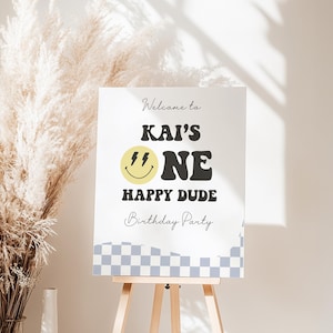 Placa de boas-vindas para o aniversário de um cara feliz, placa de primeiro aniversário com rosto sorridente, modelo de festa de primeiro aniversário quadriculada do Canva, download digital editável