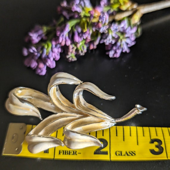 Vintage Stylized Lily Brooch