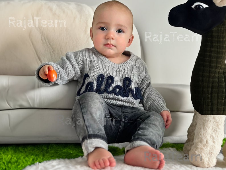 Personalisierte Baby Name Pullover für Neugeborene, ideal für Babypartys Bild 5