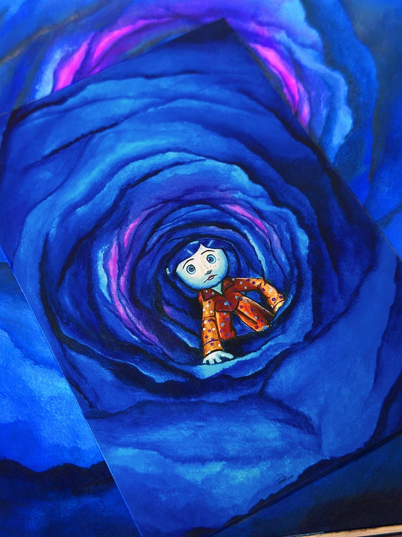 Puede incluir: Una pintura de acuarela de una ni&ntilde;a con ojos azules y una chaqueta de lunares rojos y naranjas que cae en una flor azul y morada.