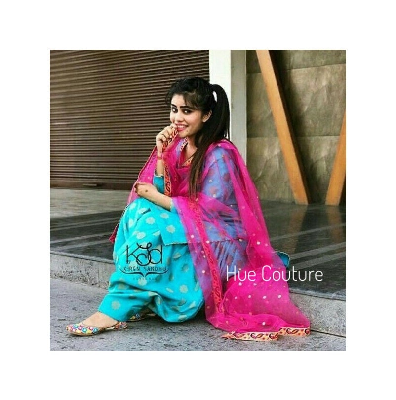Blue dress with pink dupatta hotsell