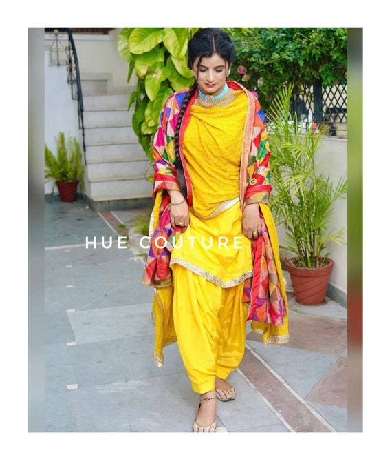 Punjabi Suit Salwar Kameez Latest Dress Designs Contrast Dupatta punjabi  suits,latest plain p… | Yellow punjabi suit, Simple style outfits, Salwar  suit neck designs