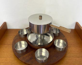 Juego de fondue Lazy Susan de Stelton, diseñado por Peter Holmblad, fabricado en teca y acero inoxidable, hecho en Dinamarca, años 60/70, estilo vintage de mediados de siglo.