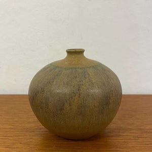 Studio ceramic vase / single flower ball vase in brown 50s 60s mid century vintage