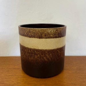 Mid Century flower pot / planter made of ceramic in brown 70s Mid Century Vintage
