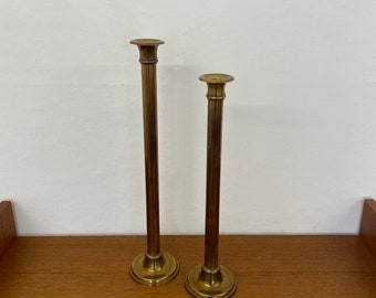 Conjunto de 2 grandes candelabros de latón de mediados de siglo / portavelas vintage de los años 60