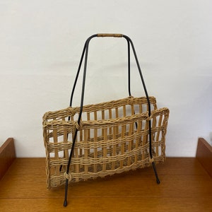 Mid Century magazine rack / newspaper rack made of metal and wicker 60s vintage