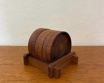 Juego de 6 posavasos escandinavos de teca con soporte, años 50, 60 y 70, estilo vintage de mediados de siglo.