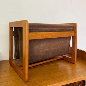 Aksel Kjersgaard magazine rack / newspaper rack made of teak and suede in brown Made in Denmark 60s 70s Mid Century Vintage