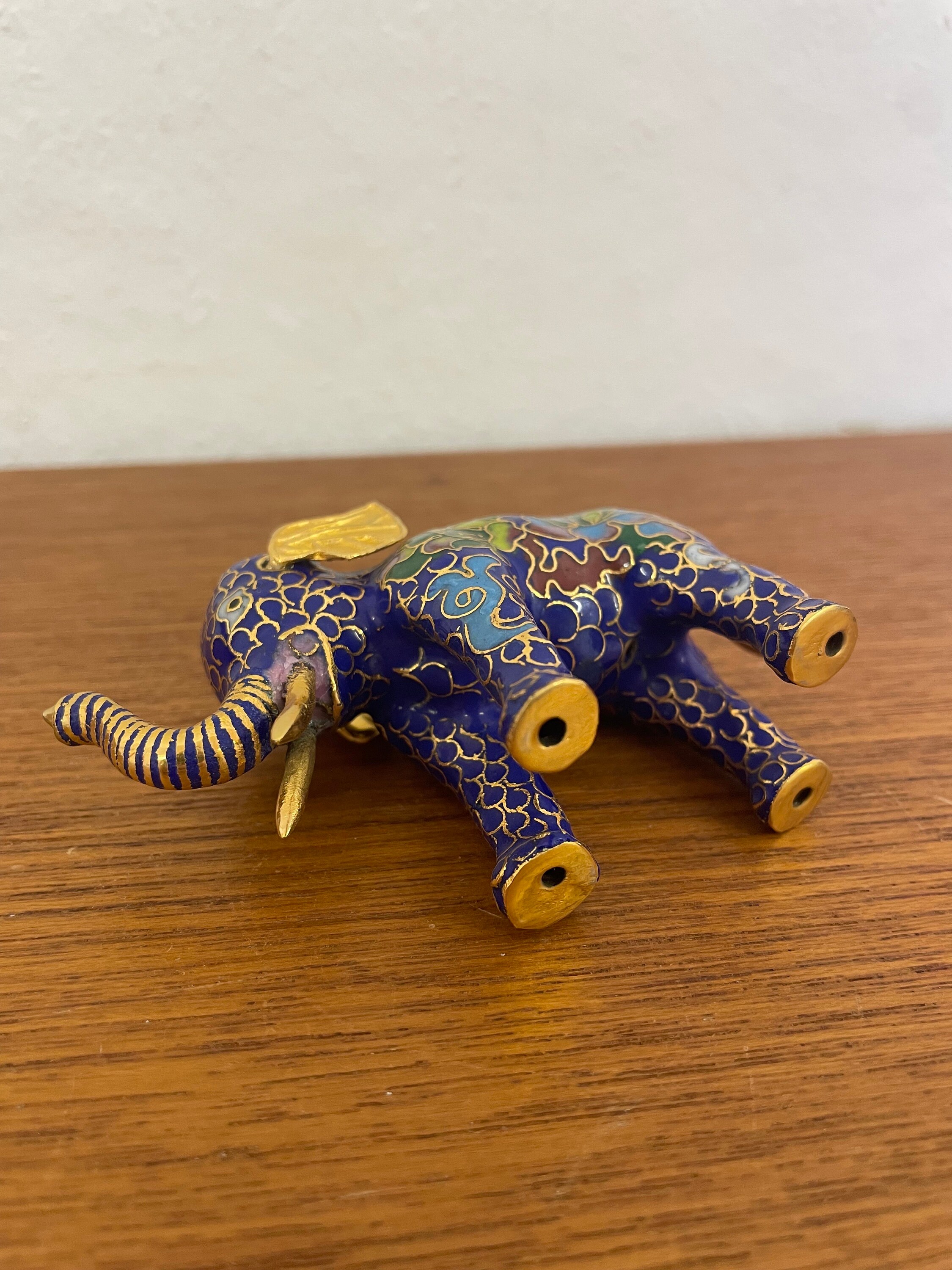 Figurine D'éléphant En Cloisonné Chinois Vintage Avec Son Support En Bois – Style Antique, Décor Asiatique