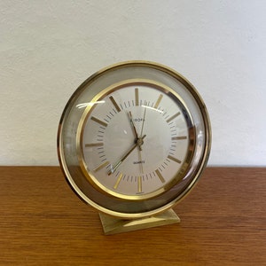 Vintage Europa Quartz Tischuhr Typ 3.202.24 in gold 70er Jahre Mid Century Bild 1