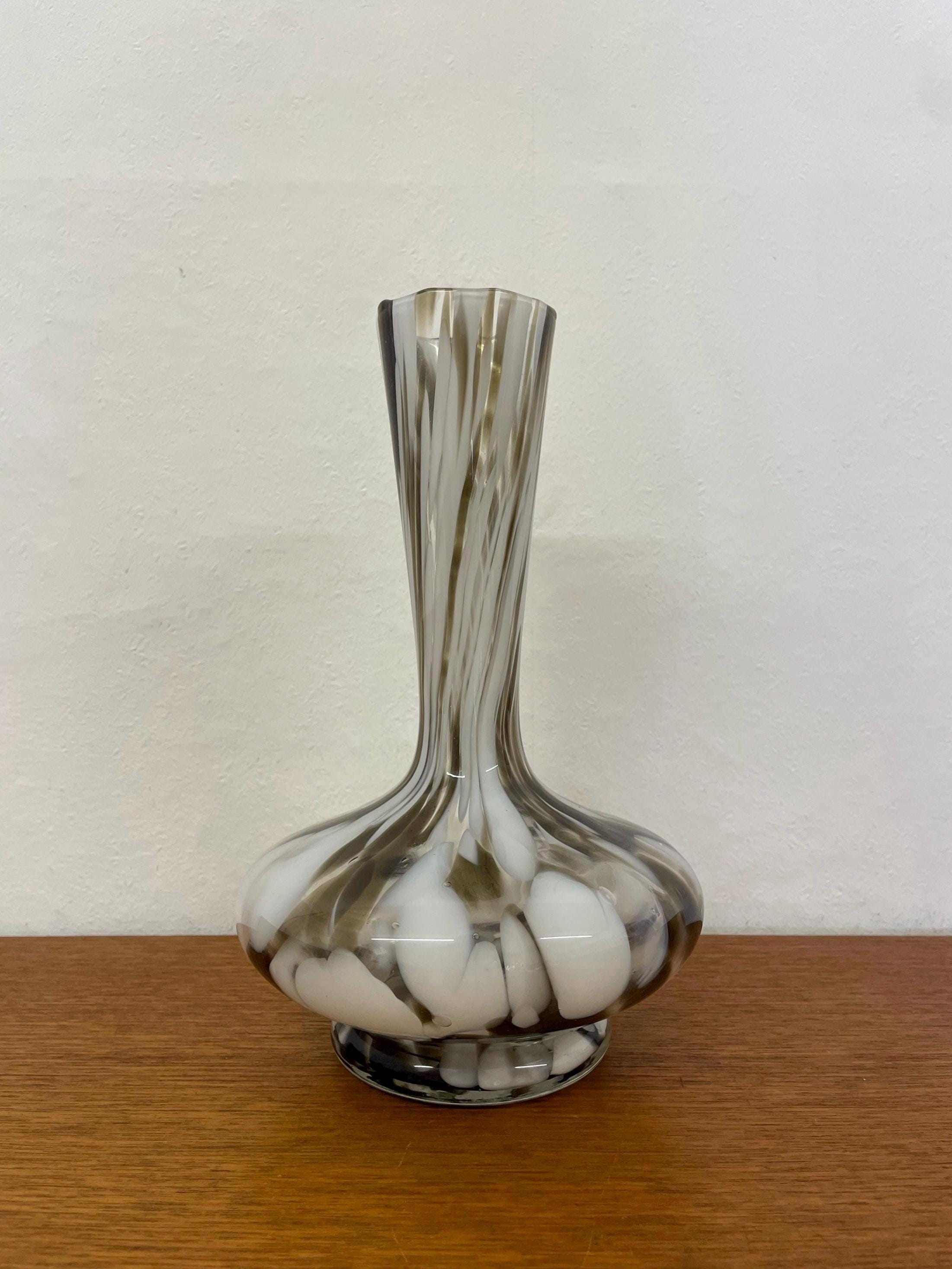 白と茶色のムラーノガラスの花瓶、60年代、70年代、ミッドセンチュリー