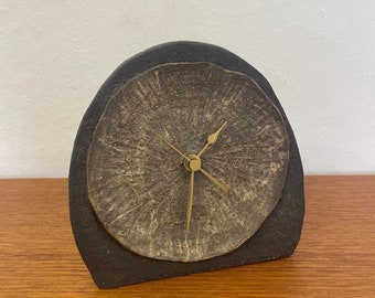 Horloge en pierre du milieu du siècle / horloge / horloge de table en pierre naturelle avec aiguilles dorées vintage des années 70