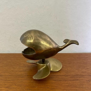 Mid Century Whale / Ship's Propeller Ashtray made of brass in gold 50s Vintage