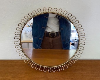 Miroir mural rond / miroir à suspendre avec cadre en laiton années 60 vintage du milieu du siècle