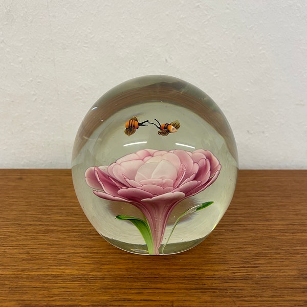 Besonderer Briefbeschwerer / Paper weight / Glaskunst mit Blume und Bienen 70er Mid Century Vintage