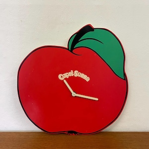 Vintage Capri-Sonne apple wall clock / clock / kitchen clock made of plastic in red with quartz movement