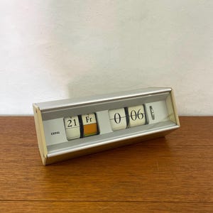 Caslon Clock - Etsy